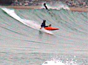 Playboat surfing